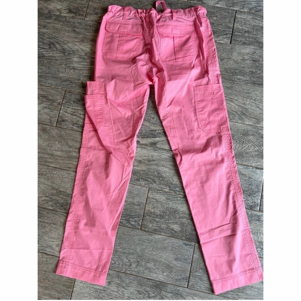 Women's Straight-Leg Cargo Pants in Pink